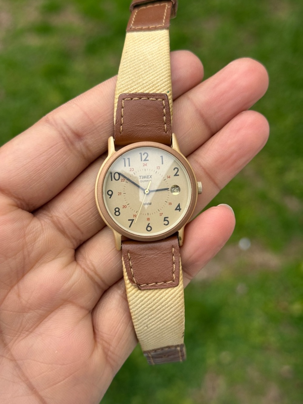 Timex vintage women’s Beige Dial Canvas and Brown Leather Strap Watch - Picture 2 of 6